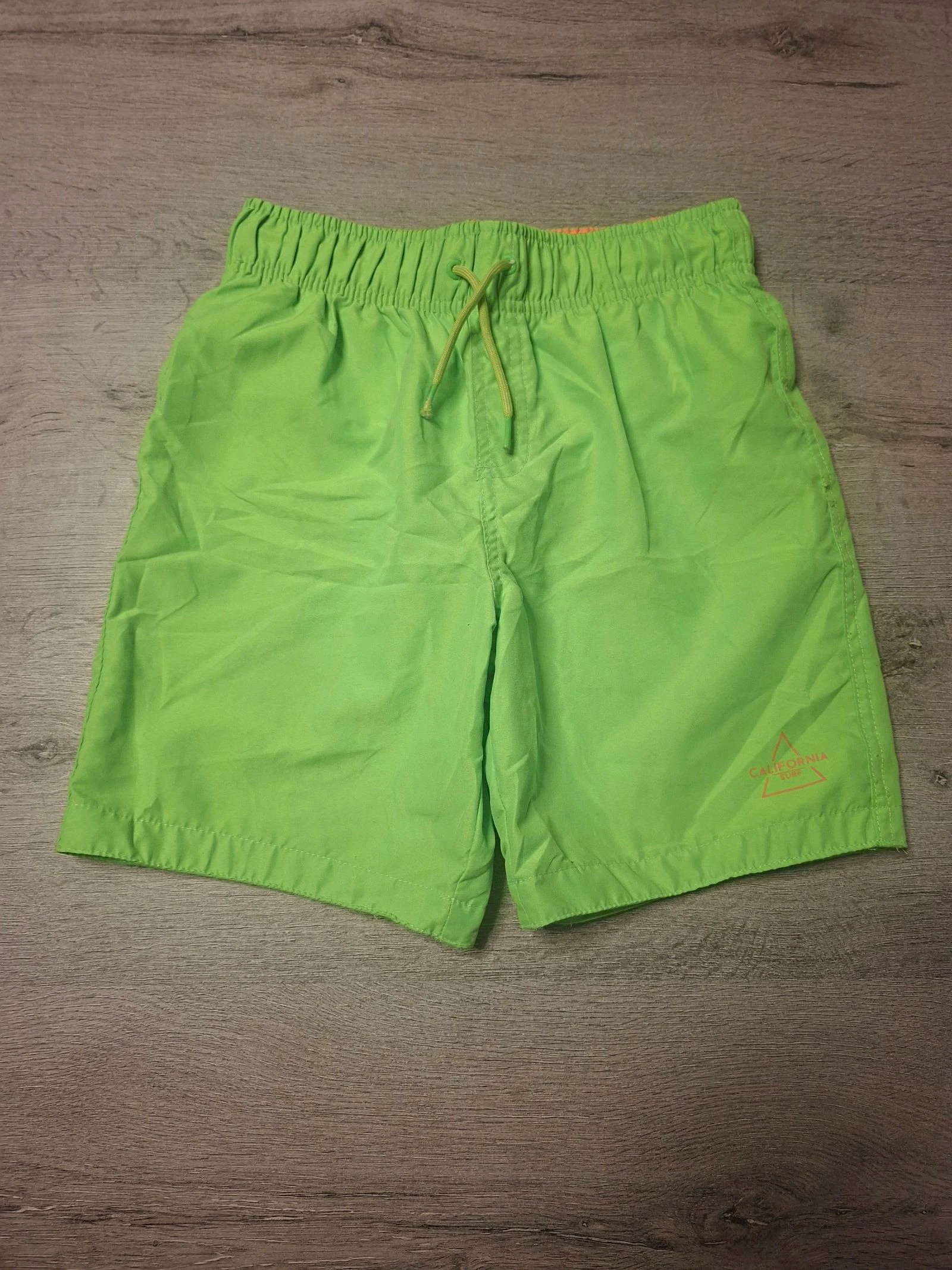 🌷F4-05🌷Badshort PRIMARK voor jongens – Maat 10/11 jaar (146 cm) – Ultra trendy fluogroen🌷 – photo 2